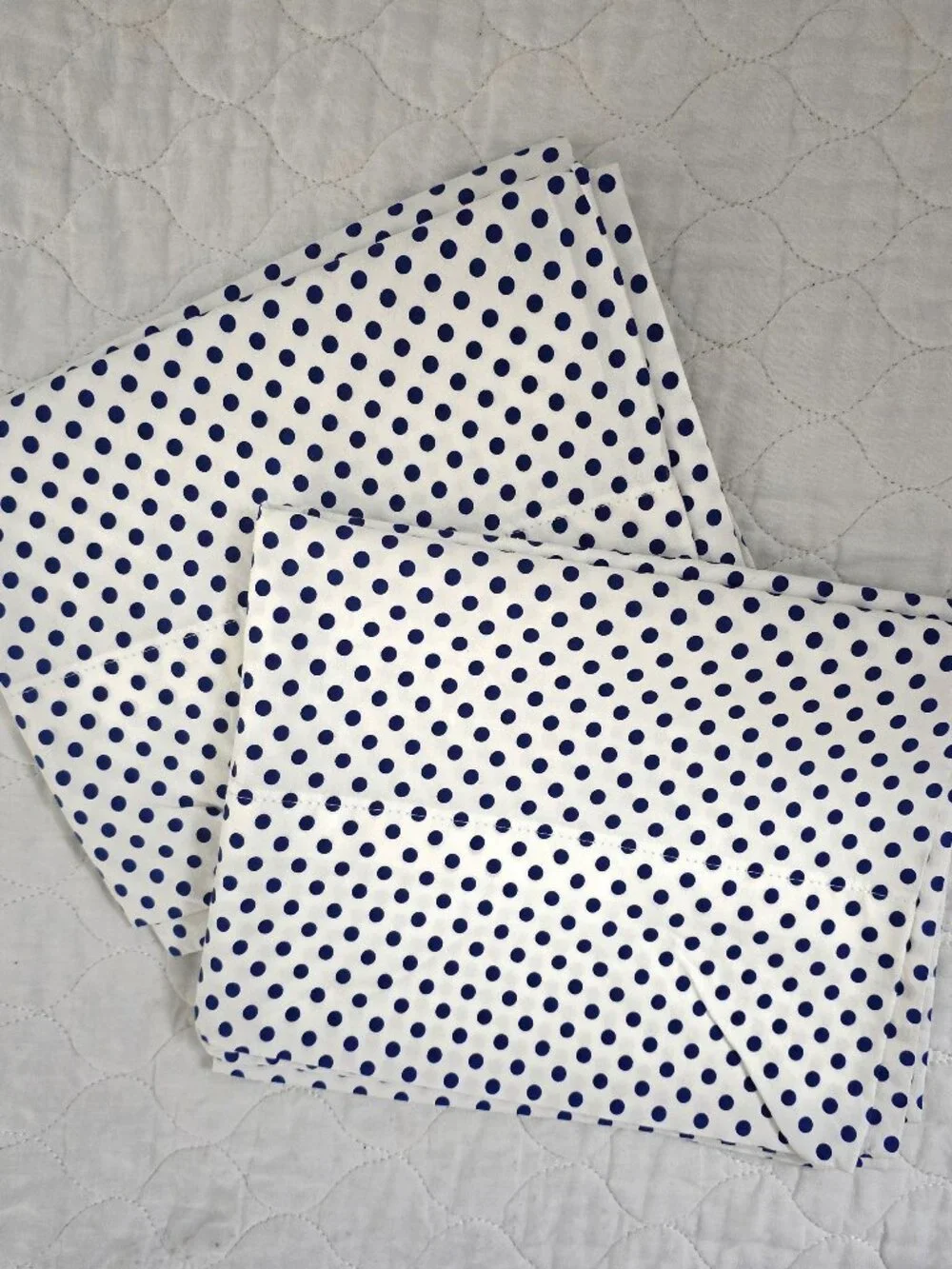 Set Of 2 Lauren Ralph Lauren White Royal Blue Polka Dots Standard Pillowcases.